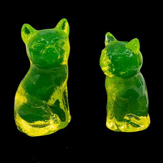 Uranium Glass Cat – Handmade UV-Reactive Art Figurines, Czech Republic