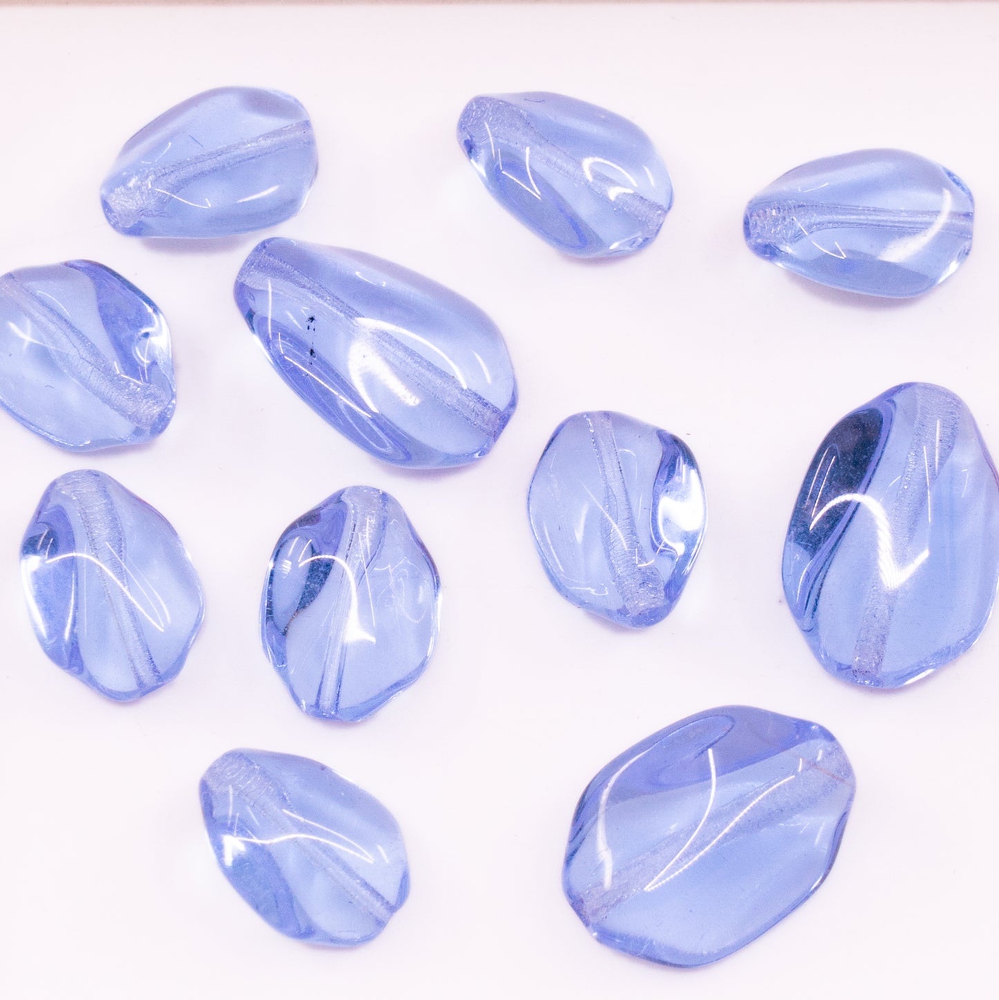 OUTLET 10 grams Shaped Oval Beads, size mix, Transparent Light Amethyst (20210), Glass, Czech Republic