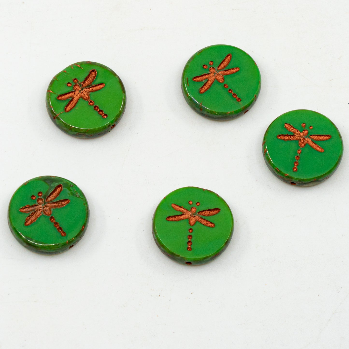 アウトレット 10グラム テーブルカット トンボビーズ、17 x 17 mm、Opaue グリーン銅線入り (OPAUE-GREEN-54200)、ガラス、チェコ共和国