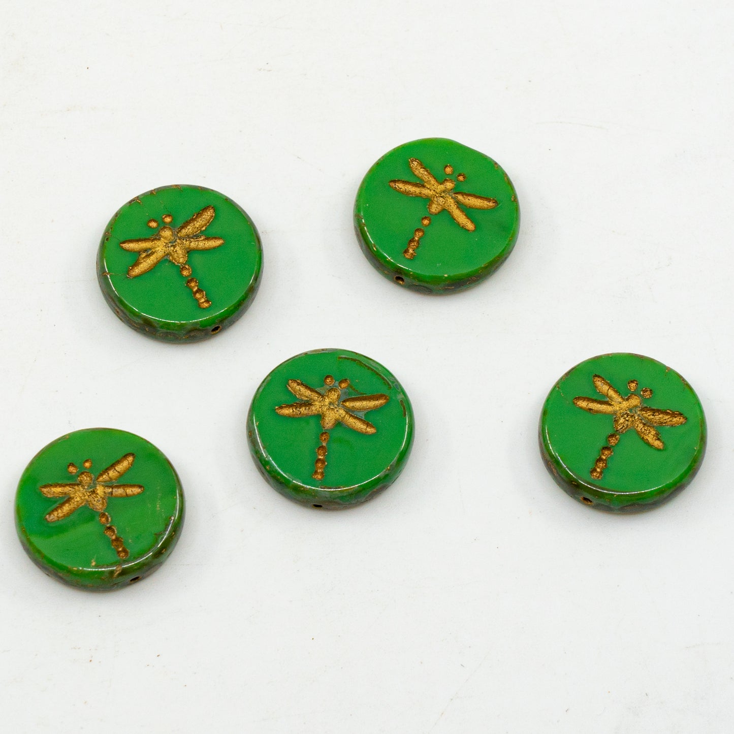 アウトレット 10グラム テーブルカット トンボビーズ、17 x 17 mm、Opaue グリーン ゴールドライニング (OPAUE-GREEN-54202)、ガラス、チェコ共和国