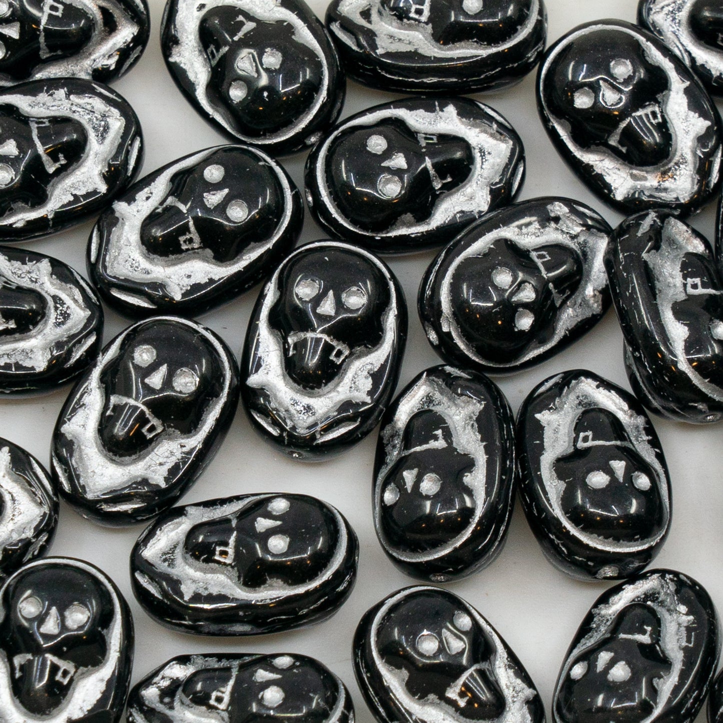 OUTLET 10 grams Skull in Oval Beads, 15 x 10 mm, Black Silver Lined (23980-81403), Glass, Czech Republic