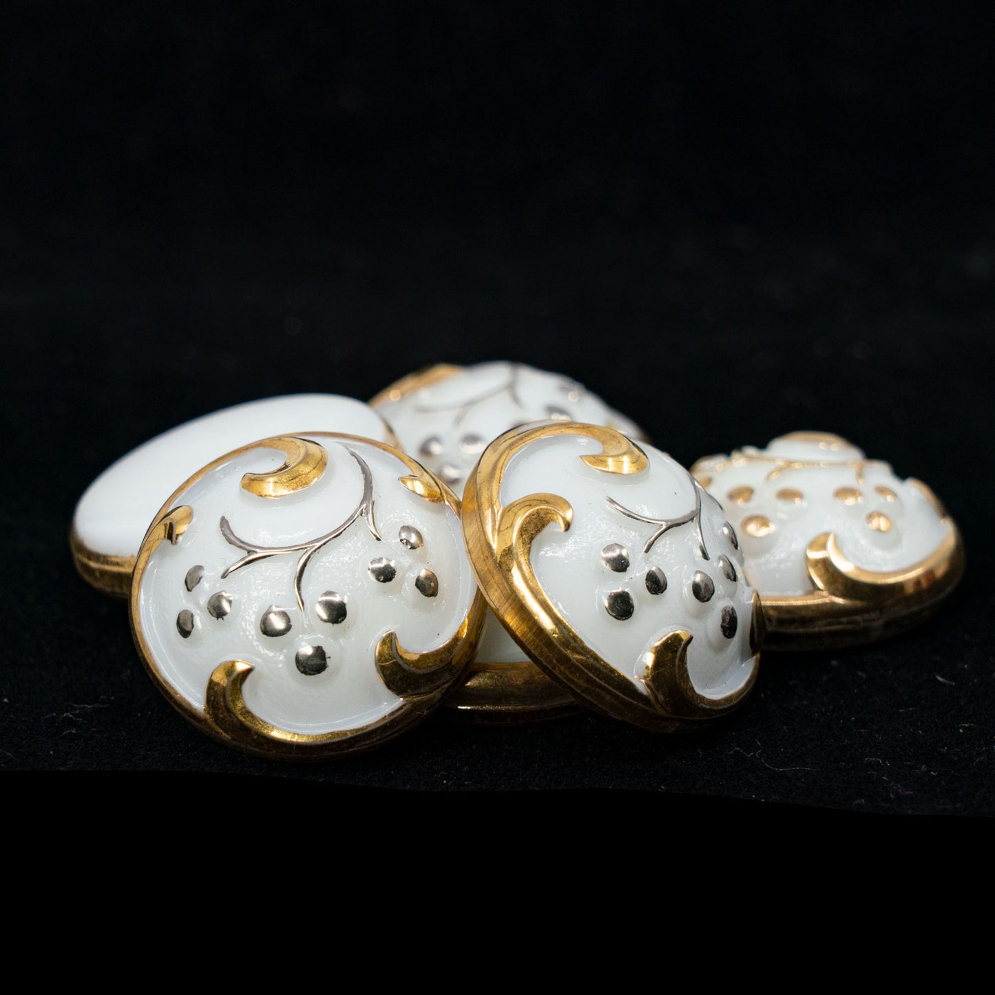 OUTLET 1pc Czech Glass Handmade Button, Size 10 (22.5 mm), Floral Design - White Gold Berries