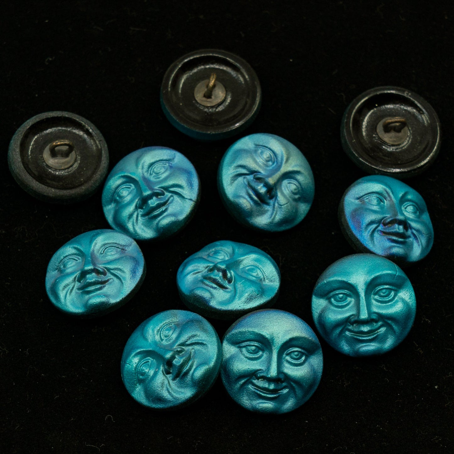 OUTLET 1pc Czech Glass Handmade Button, Size 8 (18 mm), Animal Design - Deep Turquoise Moon Face