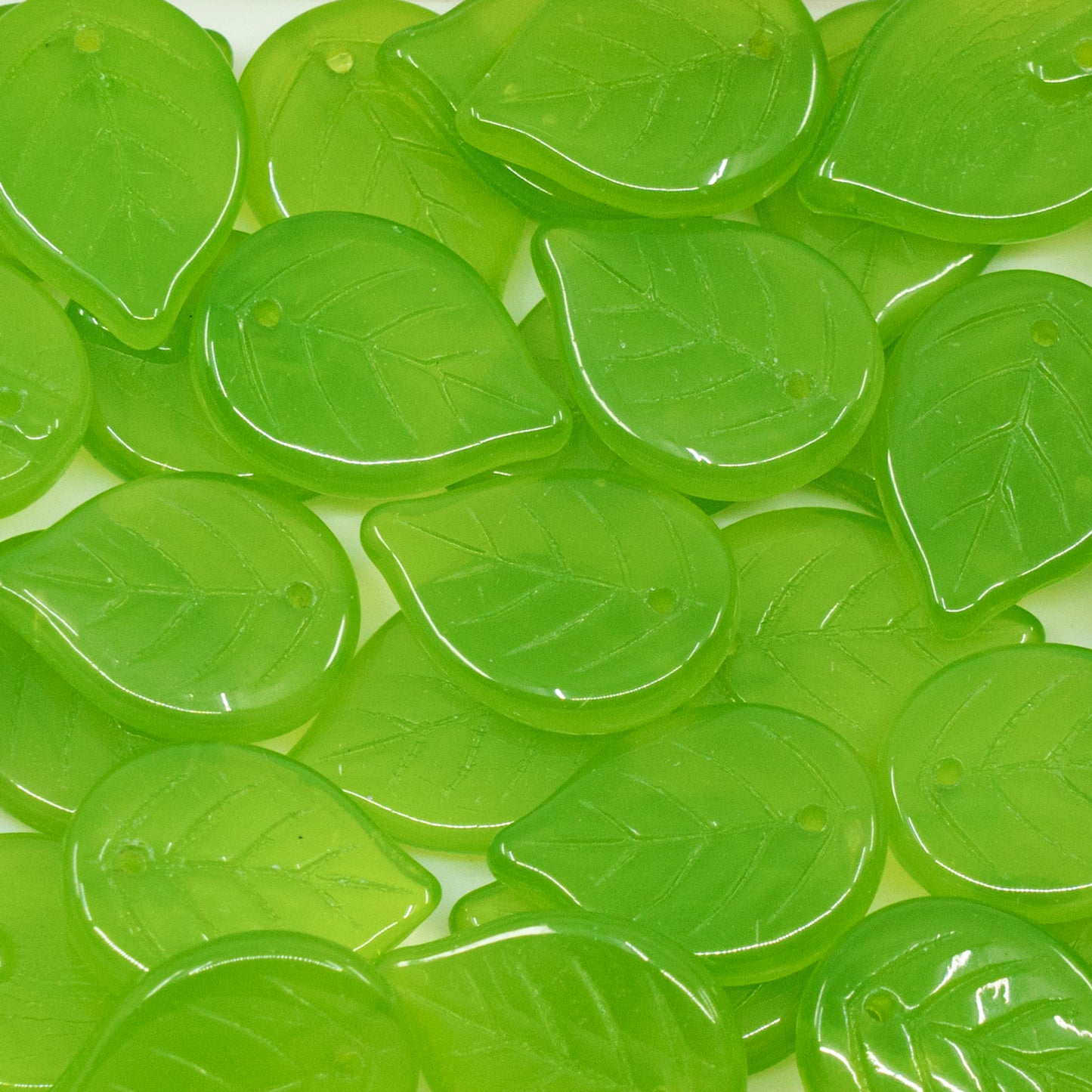 奥特莱斯 10克苹果叶珠，18 x 13毫米，蛋白石绿（52010），玻璃，捷克共和国