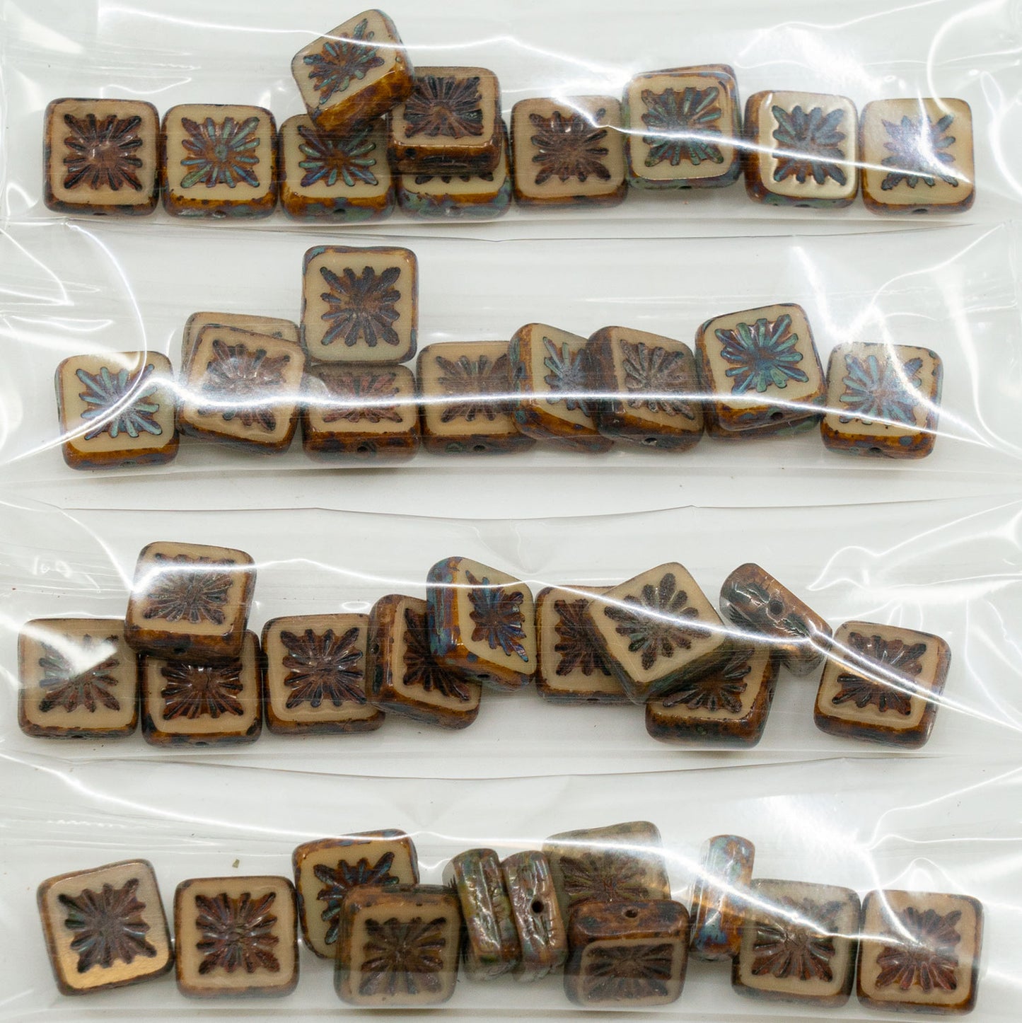 アウトレット 10グラム テーブルカットスクエアキウイビーズ、10 x 10 mm、ベージュトラバーチン（13040-86800）、ガラス、チェコ共和国