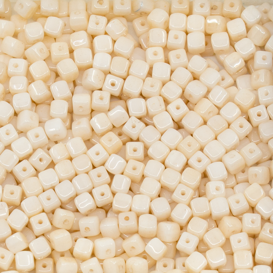 OUTLET 250克立方体珠子，4 x 4毫米，白色光泽棕色全涂层（02010-14413），玻璃，捷克共和国