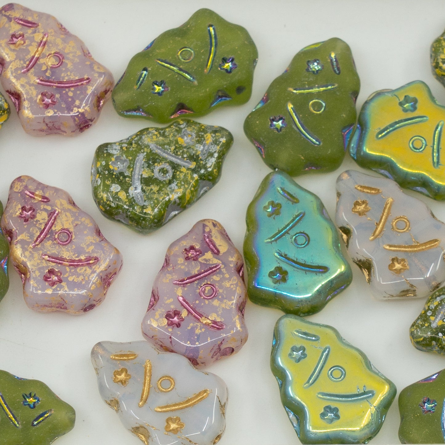 アウトレット 10グラム クリスマスツリービーズ、17 x 11 mm、ミックスカラー（ミックス）、ガラス、チェコ共和国