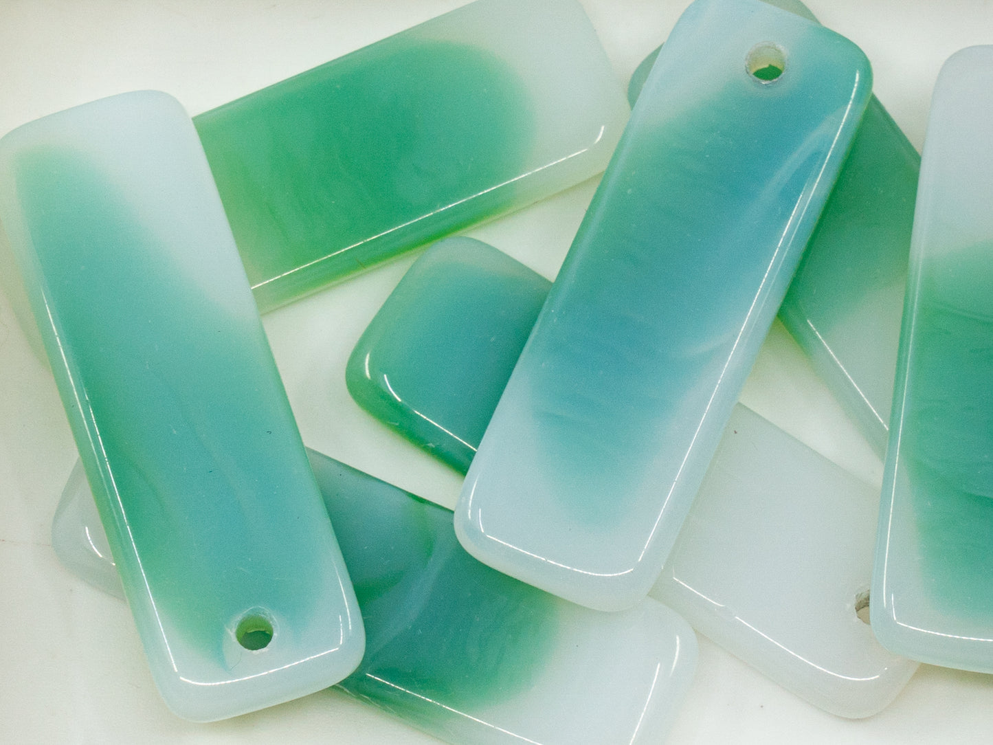 OUTLET 10g Rectangle Pendant Beads, 30 x 10 mm, Whire Green Mixed, Glass, Czechia