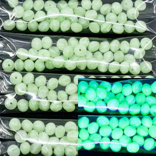 OUTLET 10 grams Round Vintage Cabochon, 6 x 5 mm, Opal Green (opal-green), Glass, Czech Republic