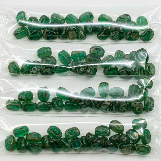 OUTLET 10 克 3 面椭圆形珠子，9 x 7 毫米，透明绿色祖母绿石灰华 (50650-86800)，玻璃，捷克共和国