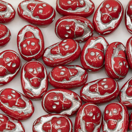 奥特莱斯 10克椭圆形头骨串珠，15 x 10毫米，不透明红色镀银内衬 (93200-81403)，玻璃，捷克共和国