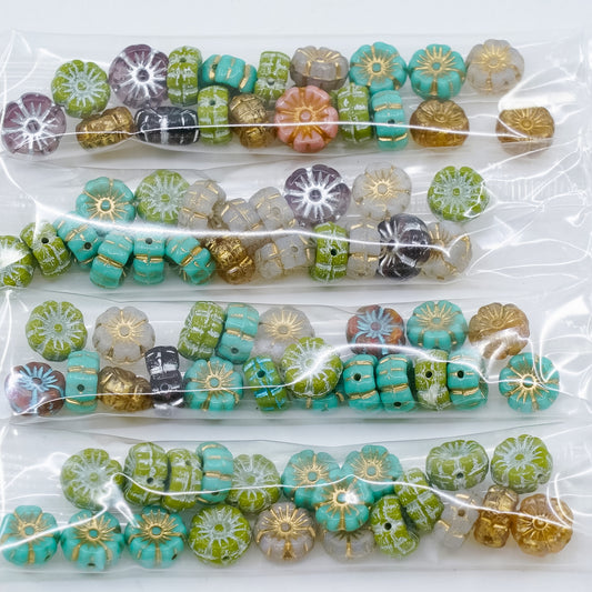 OUTLET 10 grams Hawaii Flower Beads, 8 x 8 mm, Mixed Colors Green (mix-green), Glass, Czech Republic