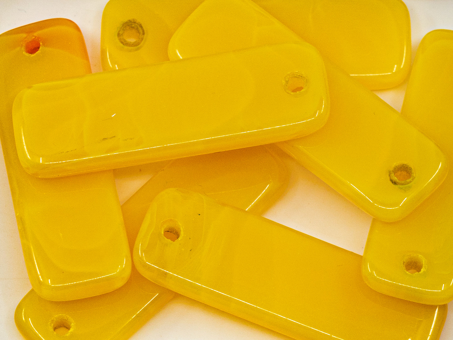 OUTLET 10g Rectangle Pendant Beads, 30 x 10 mm, silk yellow, Glass, Czechia