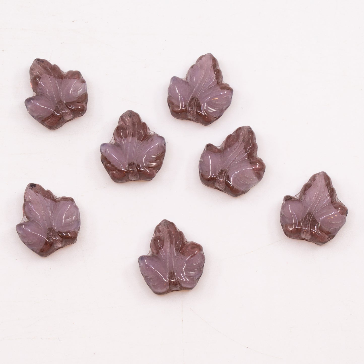 アウトレット 10グラム グレープリーフビーズ、ミックスクリスタルラベンダー（06208）、ガラス、チェコ共和国