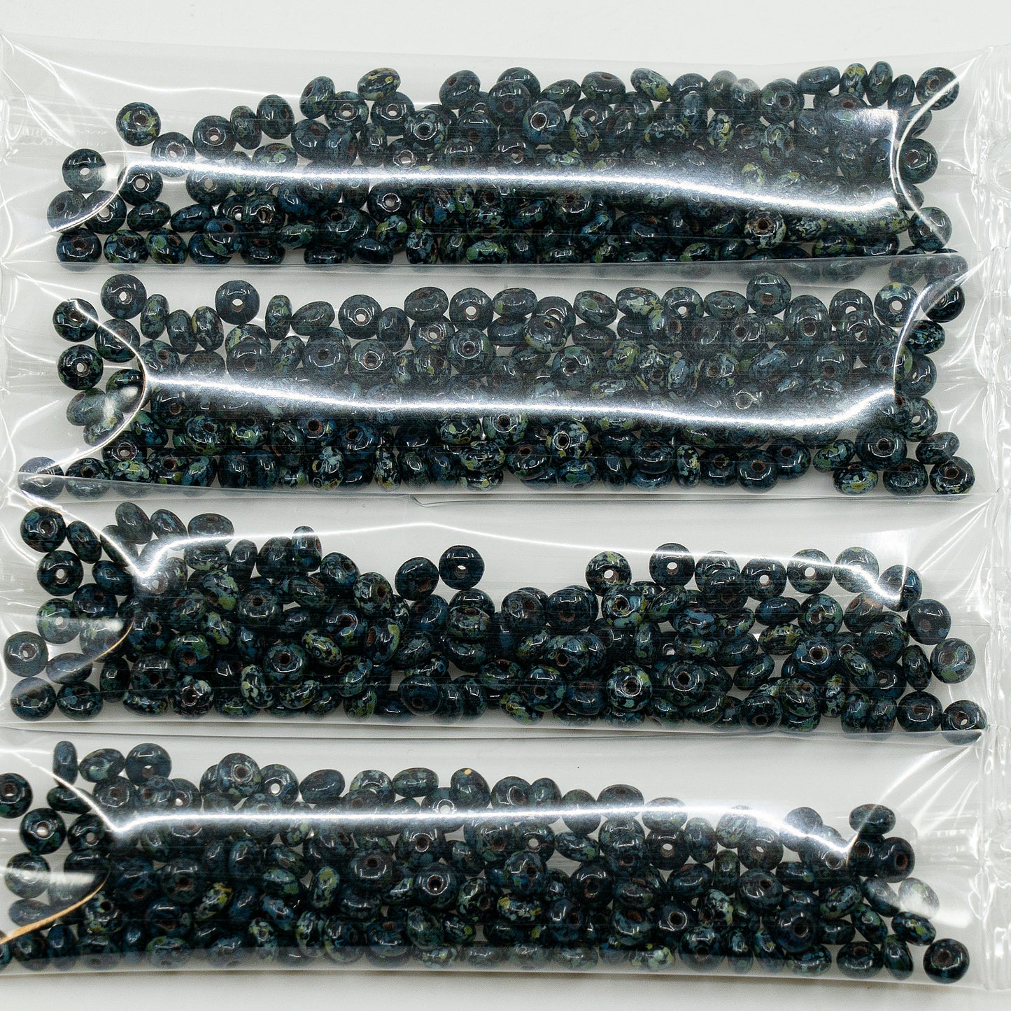 OUTLET 10 克太空盘珠，2 x 3 毫米，黑色石灰华 (23980-86800)，玻璃，捷克共和国