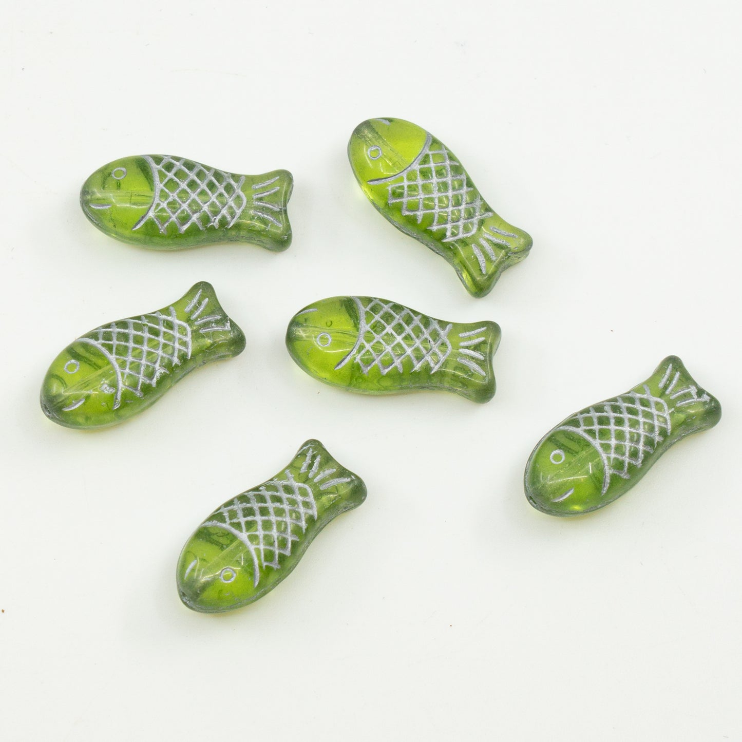 OUTLET 10 grams Fish Pressed Beads, 20 x 7 mm, Transparent Green Silver Lined (50400-81403), Glass, Czech Republic