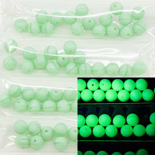 OUTLET 10 grams Round Druck Beads, 8 x 8 mm, Opaque Green (54000), Glass, Czech Republic