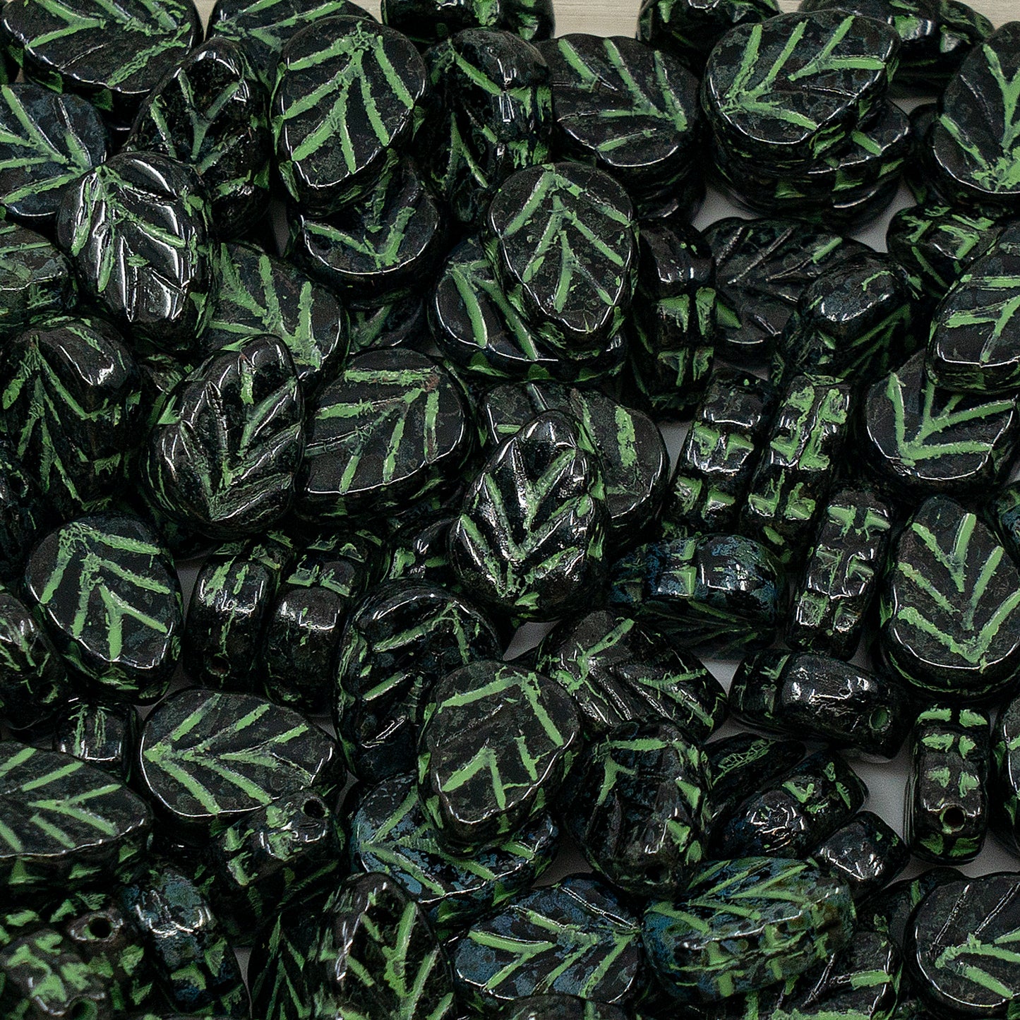 OUTLET 250g/50g Mint Leaf Beads, 10 x 8 mm, Black Travertin Green Lined (23980-86800-54322), Glass, Czech Republic