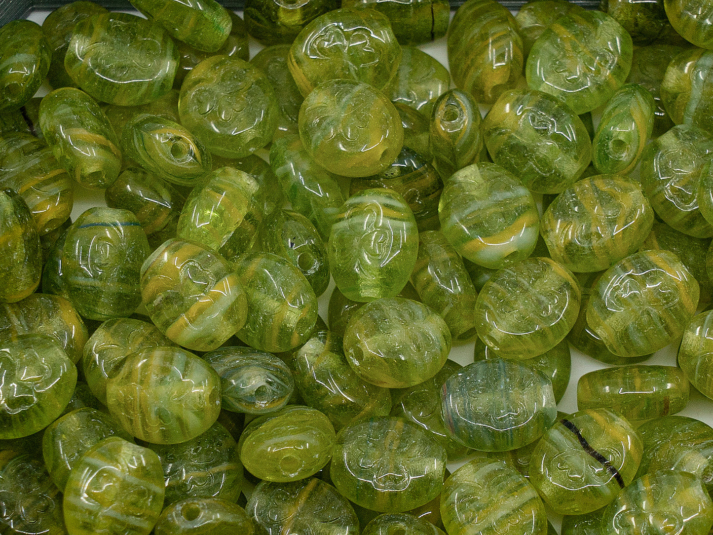 アウトレット シャムロック オーバルビーズ、10x8 mm、ガラス、チェコ共和国