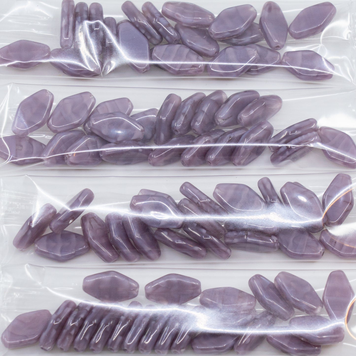清仓 10克扁菱形珠，14 x 9毫米，丝绸紫（silk-purple），玻璃，捷克共和国
