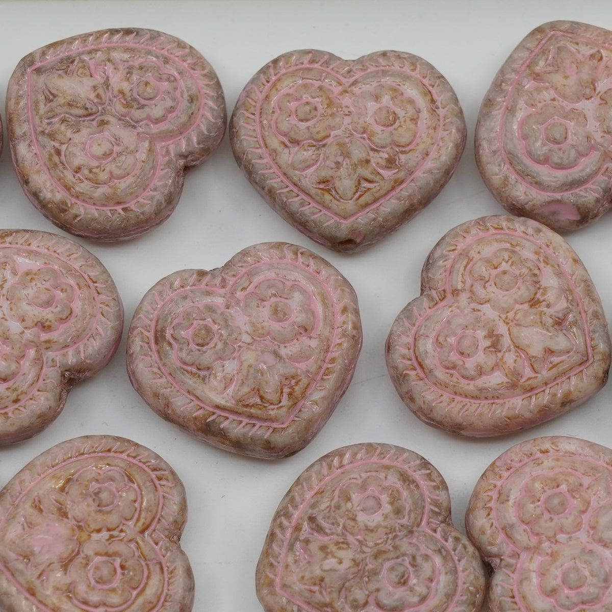 OUTLET 250g/50g Heart With Folklore Flowers Beads, 17 x 17 mm, White Travertin Warm Purple Spotted (02010-86800-33304), Glass, Czech Republic