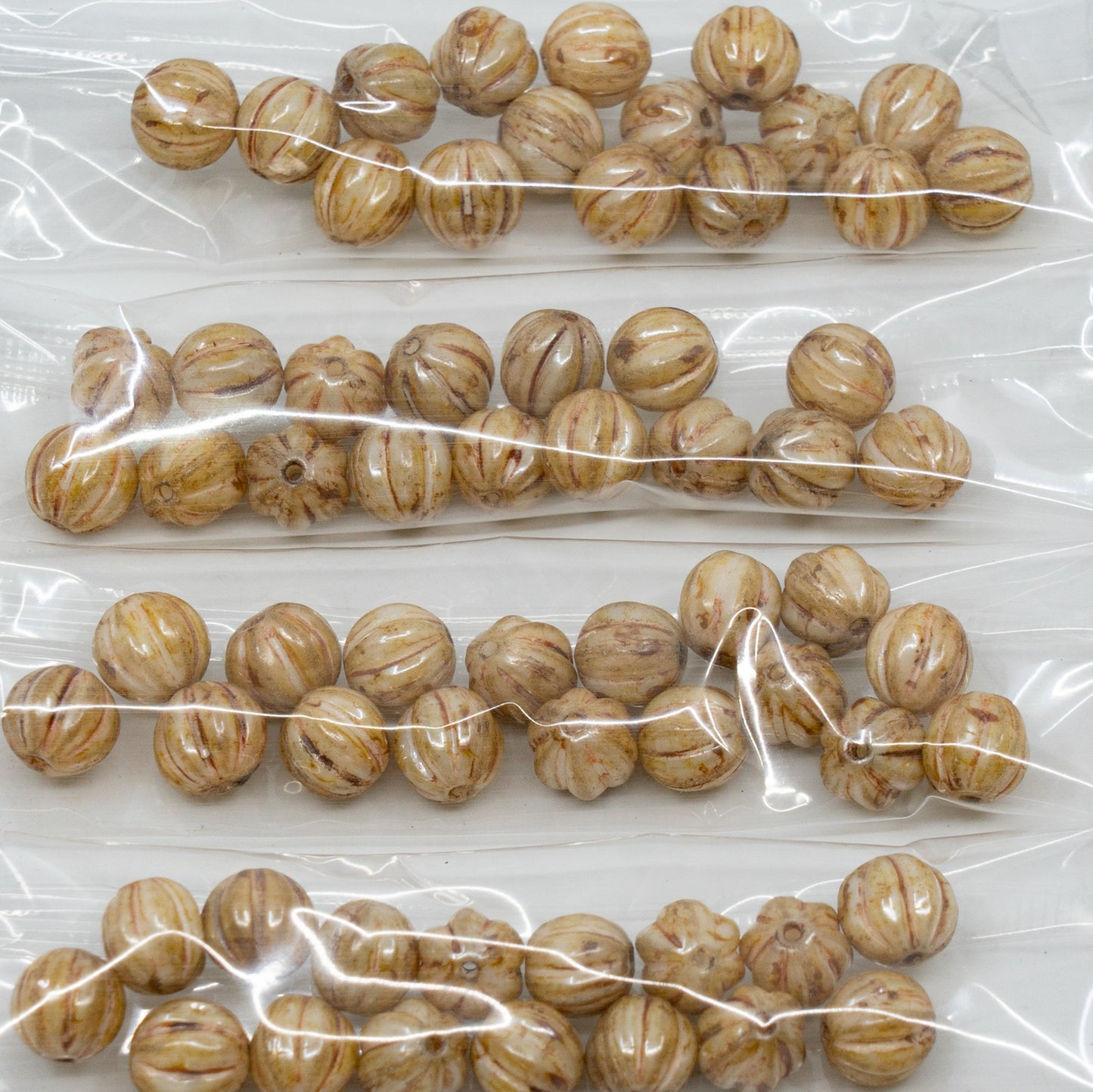 奥特莱斯 10克瓜珠，8 x 8毫米，白色染色，琥珀光泽（02010-65401），玻璃，捷克共和国