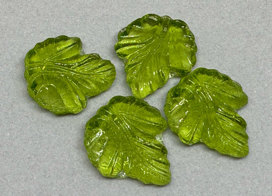OUTLET 10 Gramm Traubenblatt gepresste Perlen, Transparent Grün (50210), Glas, Tschechische Republik