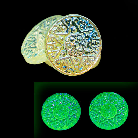 OUTLET 1pc Czech Uranium Glass Handmade Cabochon (no Shank), Size 8 (18 mm), Star Ornament - Yellow 80130 AB