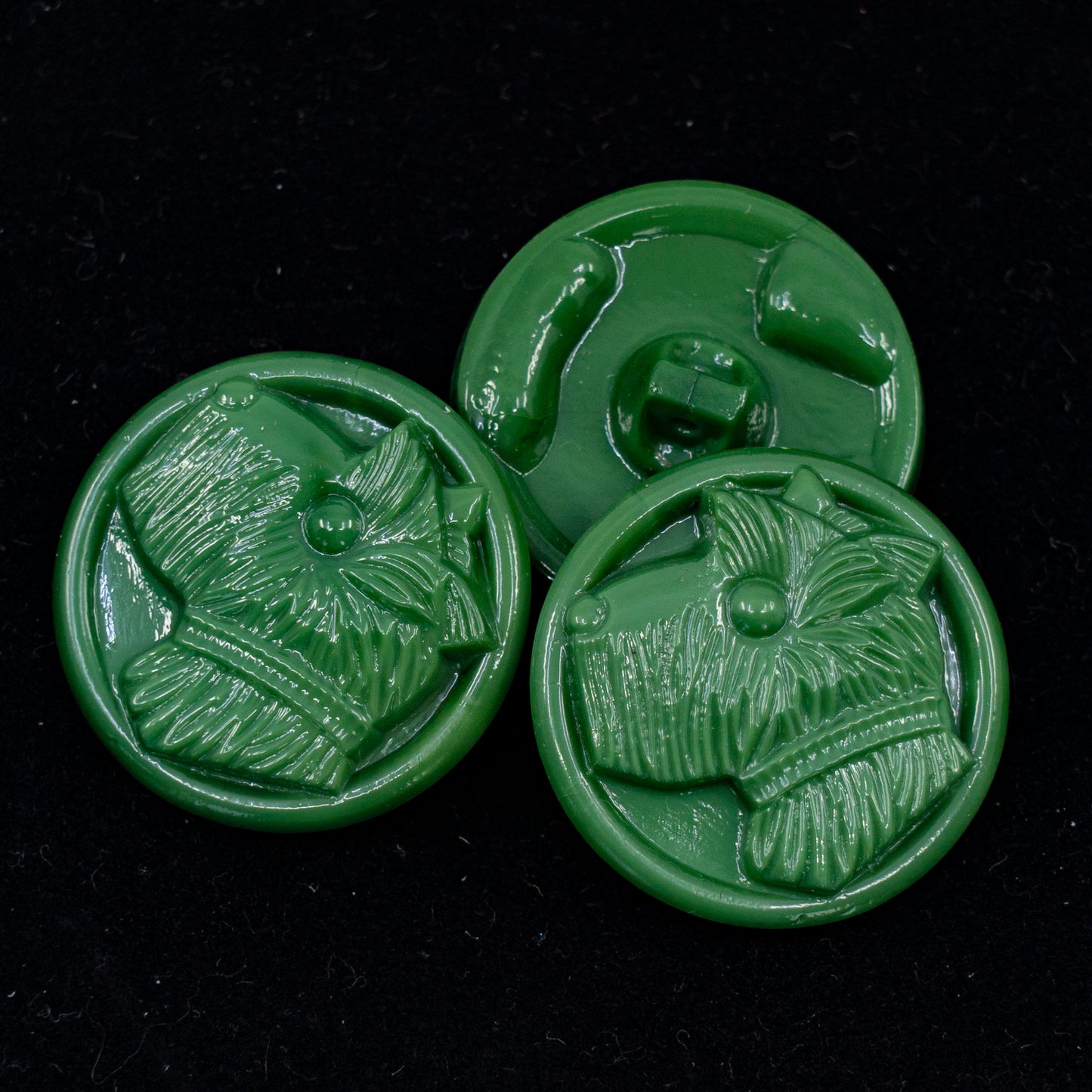 OUTLET 1 pcs Czech Glass Handmade Button, s10 x 22 mm, Green Dog (green-dog), Glass, Czech Republic