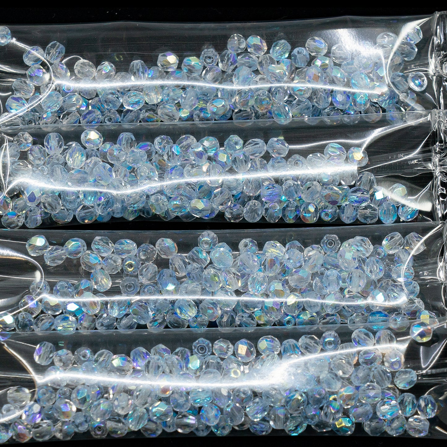 アウトレット 10グラム ファセットラウンドファイアポリッシュビーズ、4 x 4 mm、ライトブルーAb（30031-28701）、ガラス、チェコ共和国