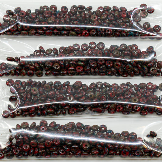 OUTLET 10 克太空盘珠，4 x 4 毫米，不透明红色石灰华 (93200-86800)，玻璃，捷克共和国