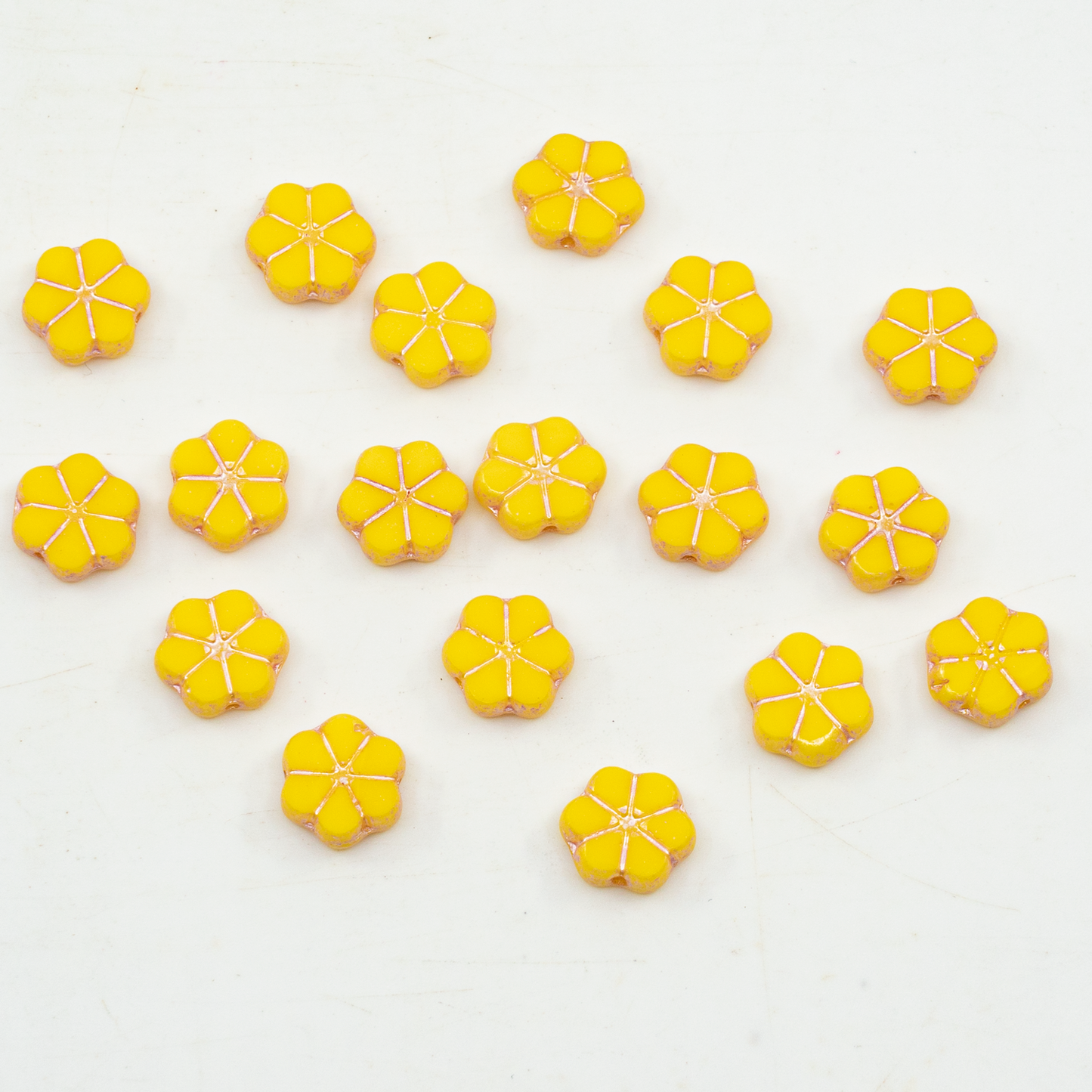 OUTLET 10克桌面切割花环珠，10 x 10毫米，亮黄色粉色内衬（83130-54321），玻璃，捷克共和国