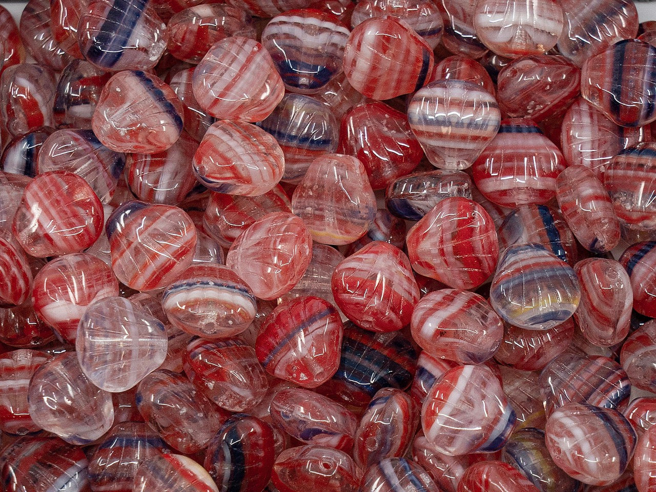 アウトレット 小さなフラットシェルビーズ、8x7 mm、ガラス、チェコ共和国