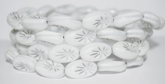 アウトレット 10グラム オーバルレイ付きプレスガラスビーズ、19 x 10 mm、ホワイトシルバーライン（04000-54201）、ガラス、チェコ共和国