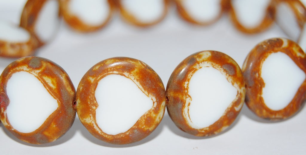 テーブルカットラウンドビーズ（ハート付き）、ホワイトトラバーチン（02010-86800）、ガラス、チェコ共和国