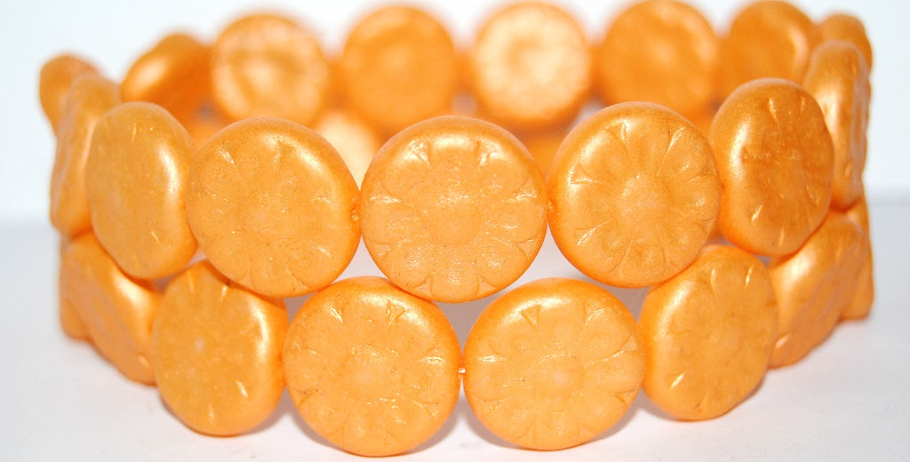 フラットラウンドフラワープレスガラスビーズ、パステルオレンジ（94208）、ガラス、チェコ共和国〜STRANDED