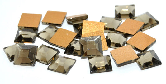 方形平底多面凸圆形宝石，浅紫水晶（LT.AMETHYST），玻璃，捷克共和国 ~ STRANDED