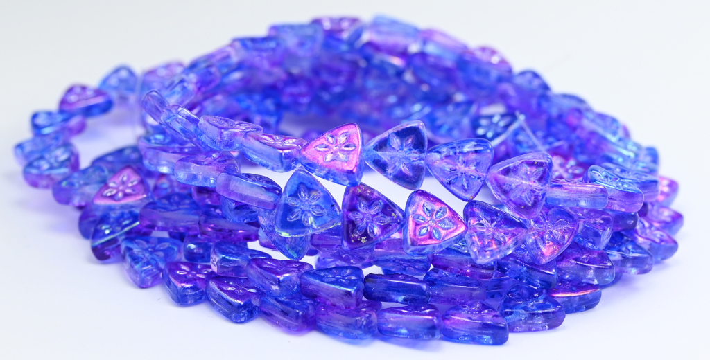 三角形のフラットウィットフラワープレスガラスビーズ、クリスタルグロッシーブルーバイオレット（00030-48102）、ガラス、チェコ共和国