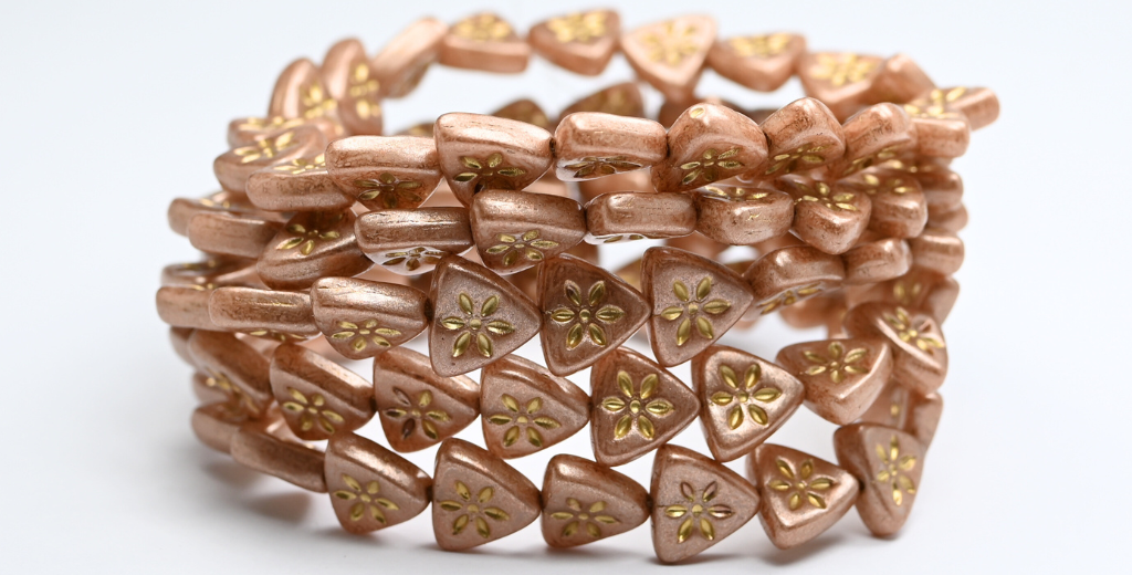 三角形のフラットウィットフラワープレスガラスビーズ、ホワイトピンクベージュゴールドライン（02010-34303-54202）、ガラス、チェコ共和国