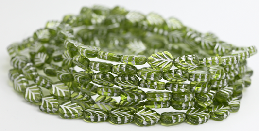 紫丁香叶压制玻璃珠，透明绿色银衬里（50200-54201），玻璃，捷克共和国