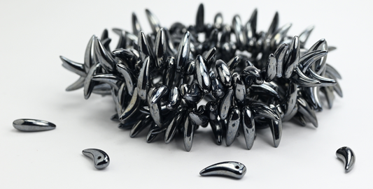 骨弓压制玻璃珠，黑色赤铁矿（23980-14400），玻璃，捷克共和国