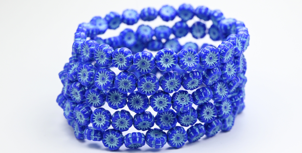 ハワイの花の押しガラスビーズ、不透明ブルーライトブルーのライン入り（33050-54308）、ガラス、チェコ共和国～STRANDED