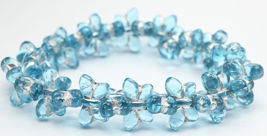 シンプルなバタフライプレスガラスビーズ、透明アクアシルバーライン（60000-54201）、ガラス、チェコ共和国〜STRANDED