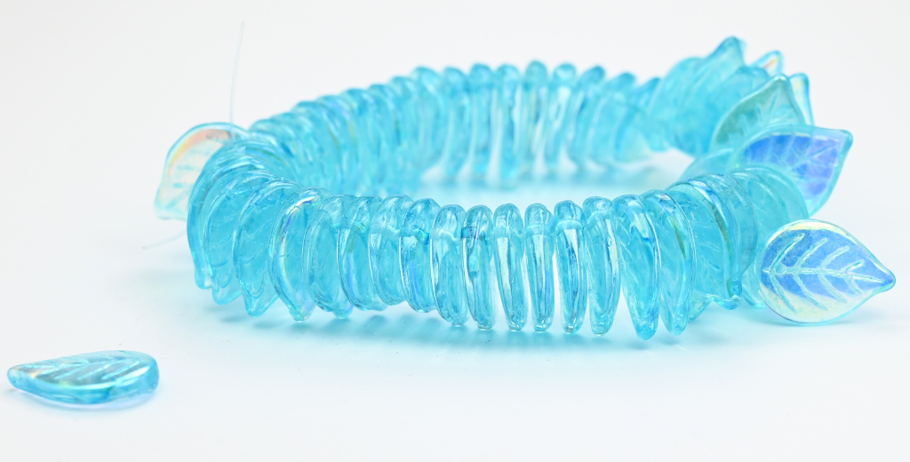 アウトレット 10グラム アップルリーフビーズ、18 x 13 mm、クリスタルライトアクアブルーAb（00030-34308-AB）、ガラス、チェコ共和国