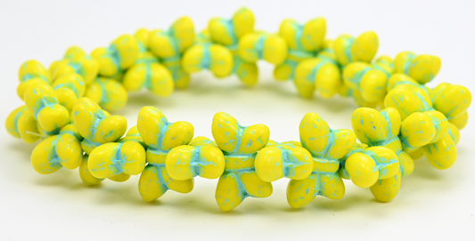 シンプルな蝶のプレスガラスビーズ、イエローライトブルーのライン入り（83120-54308）、ガラス、チェコ共和国～STRANDED