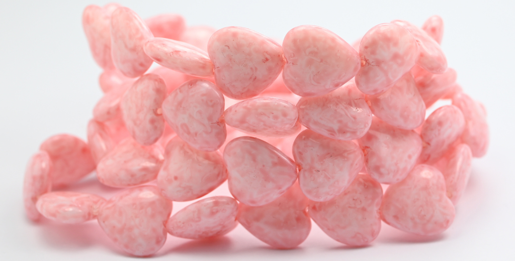 ハート型押しガラスビーズ、ホワイトライトピンク（02010-34304）、ガラス、チェコ共和国～STRANDED