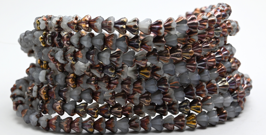 铃铛花压花玻璃珠，蛋白石白玫瑰金卡普里色 (01000-27101)，玻璃，捷克共和国 ~ 串珠