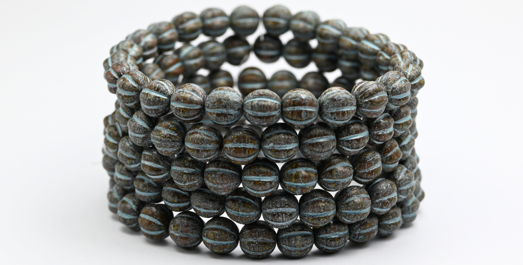 メロンラウンドプレスガラスビーズ、ストライプ入り、不透明ブラウントラバーチンライトブルーライン入り（13600-86-54308）、ガラス、チェコ共和国～STRANDED