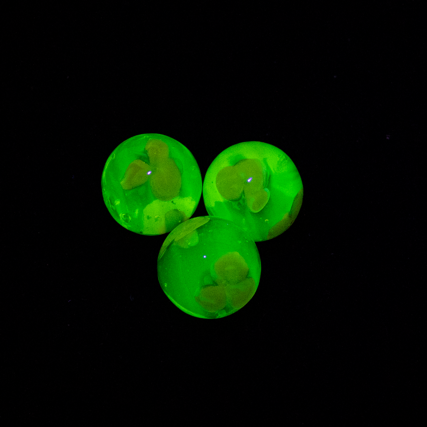 1 颗无孔铀圆形玻璃球（16 毫米/20 毫米/25 毫米），玻璃材质，捷克共和国