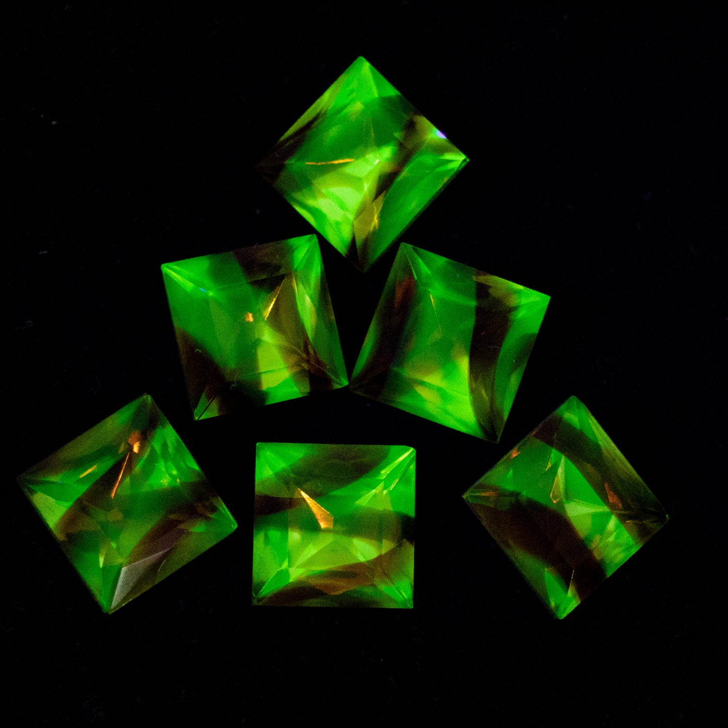 スクエアファセットポイントバック（ダブレット）クリスタルガラスストーン、イエロートパーズツイスト（80130-10122）、チェコ共和国